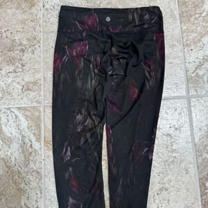Lululemon Athletica (6) Black Moody Floral Print Stretch Active Leggings